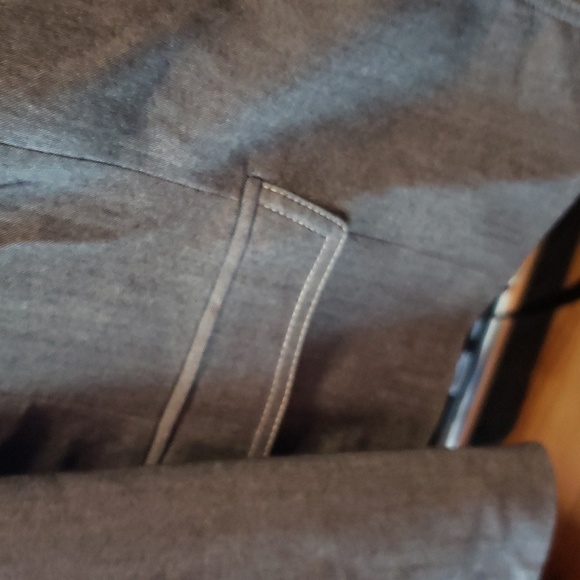 LE SUIT BLAZER GRAY W/WHITE STICH SIZE 10 IN EUC - Picture 4 of 5